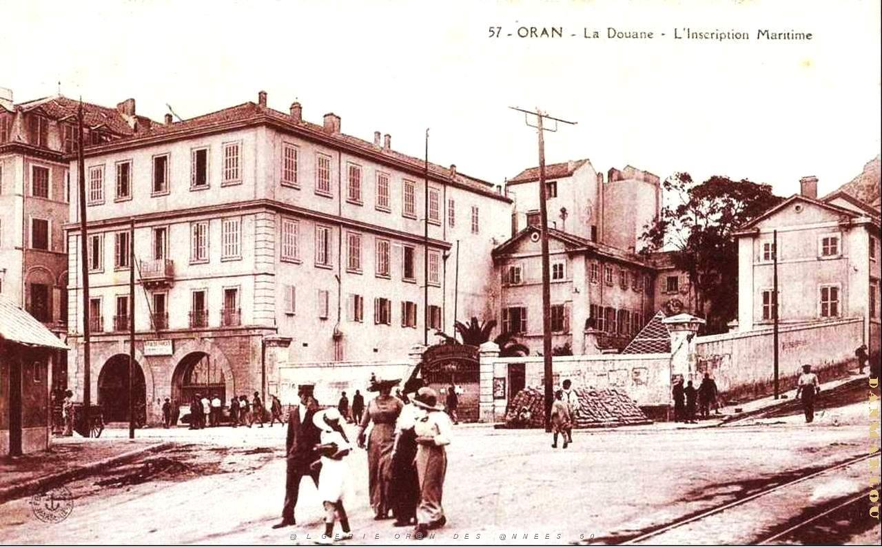 MB c- 15- Rue d' Orleans et Place de Nemours.JPG